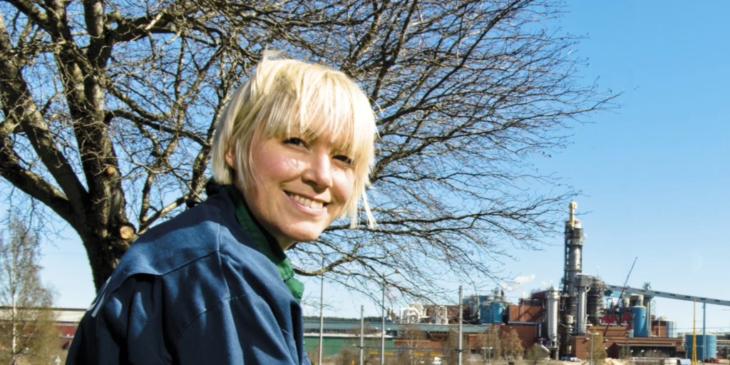 Anna vakar över pappersbruket som aldrig sover