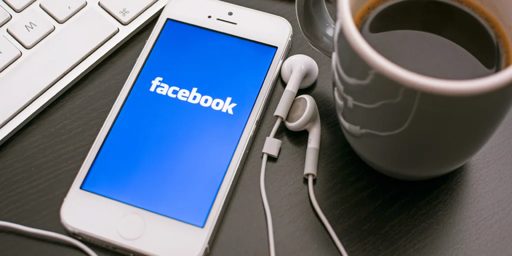 Så ska Facebook bli din kompis på jobbet