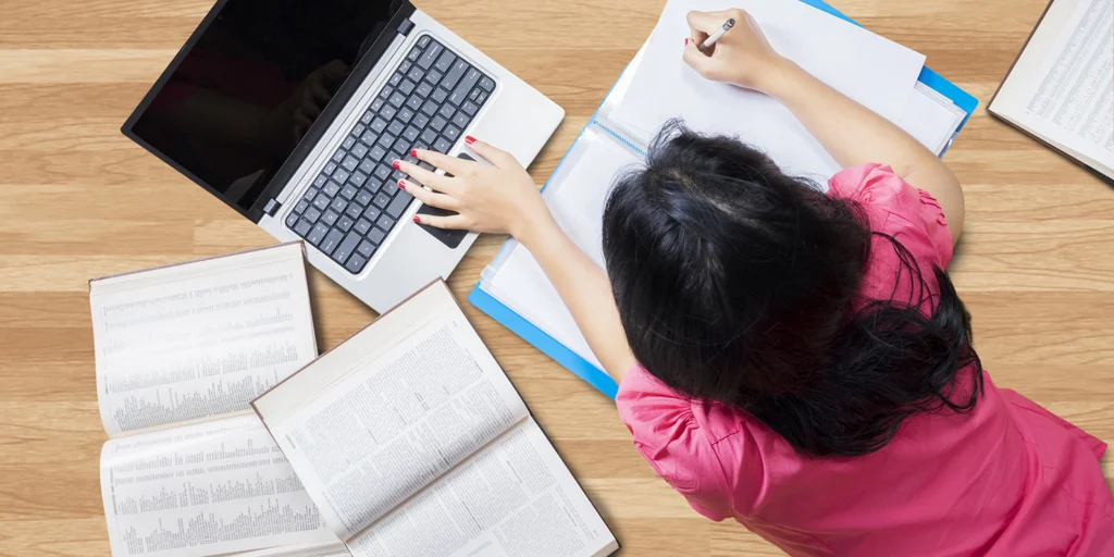 Så kan du kombinera jobbet med studier